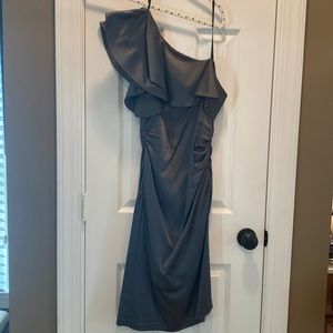 Beautiful cocktail dress. Perfect for the holiday season.